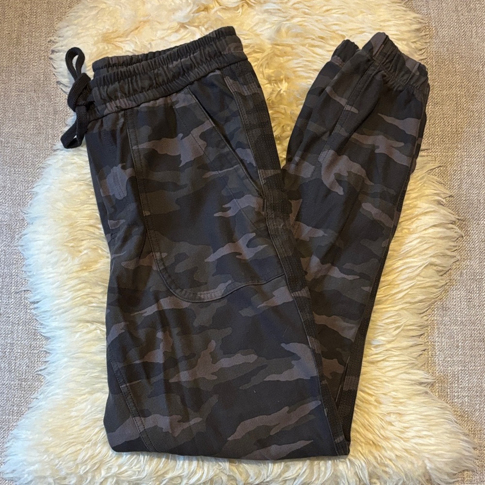 Athleta Camo Farallon Jogger